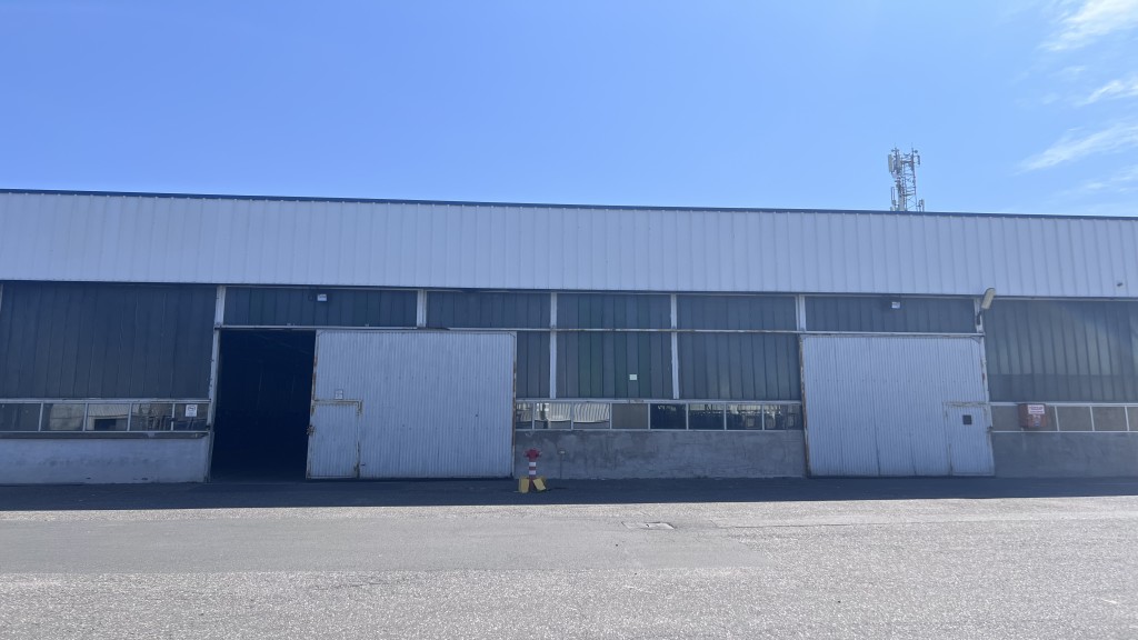 Kiadó csarnok - 1300 m² borítókép