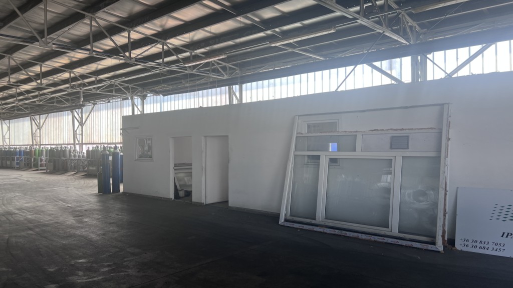 Kiadó csarnok - 1300 m² további kép